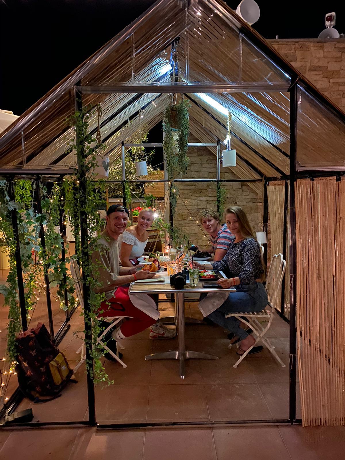 Roof Garden | Die neue Terrasse oben den Restaurant sieht wie ein Garten aus