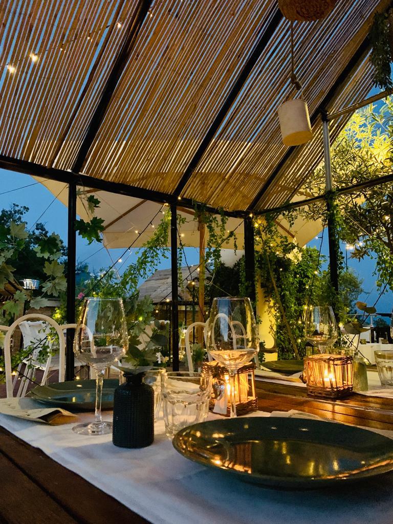 Roof Garden | Het nieuwe dakterras van ons restaurant is omgetoverd tot een prachtige tuin.